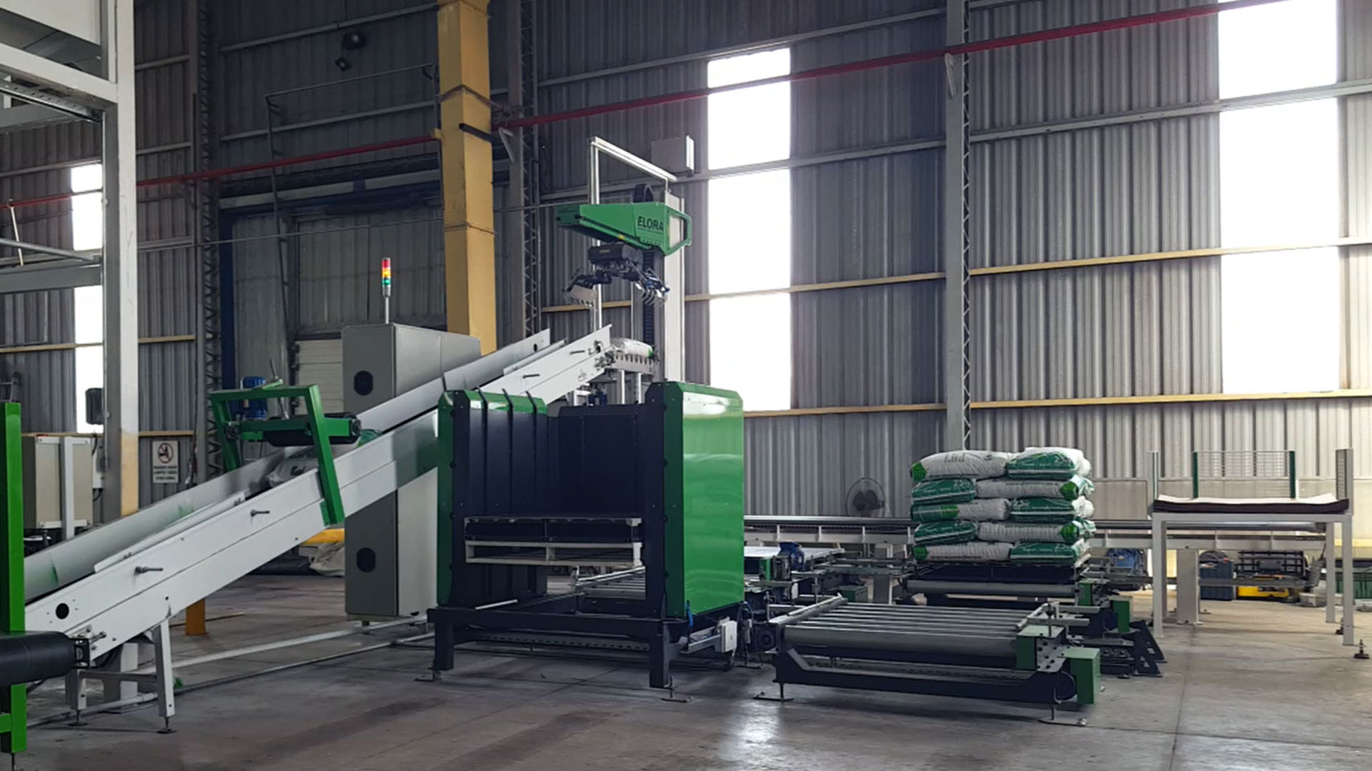 Linea de paletizado automatico con robot ELORA